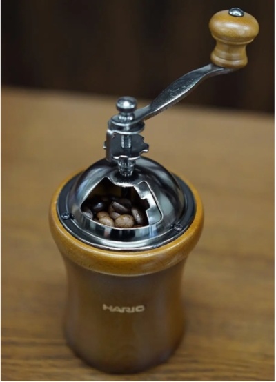 Кавомолка японська ручна HARIO Dome з регулюванням помелу та керамічними ножами 5015 фото