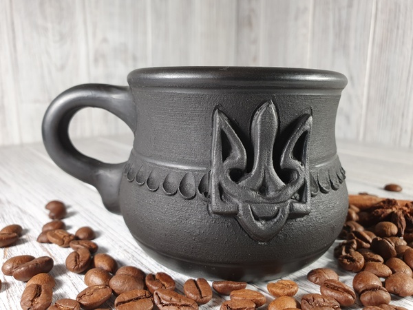 Чашка ручної роботи чорнодимлена глиняна "Тризуб-2" 240 мл 3108 фото
